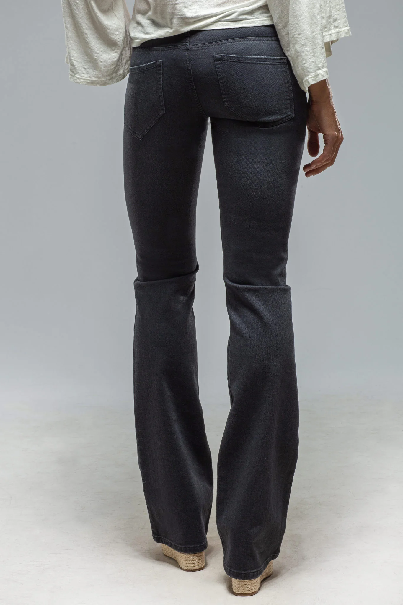 Tommy Flare Jeans In Anthracite - Image 4